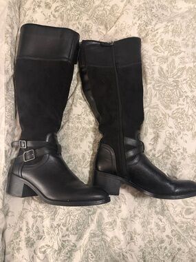 Black Knee-High Women's Riding Boots - Classic Style